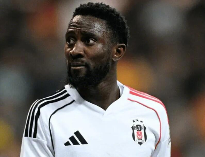 爱体育官方下载入口-记者透露曼联正操作中场引援，恩迪迪或租借加盟|哈里-马奎尔|卡塞米罗|贝西克塔斯|乌加特|恩迪迪转会_新浪体育_新浪新闻